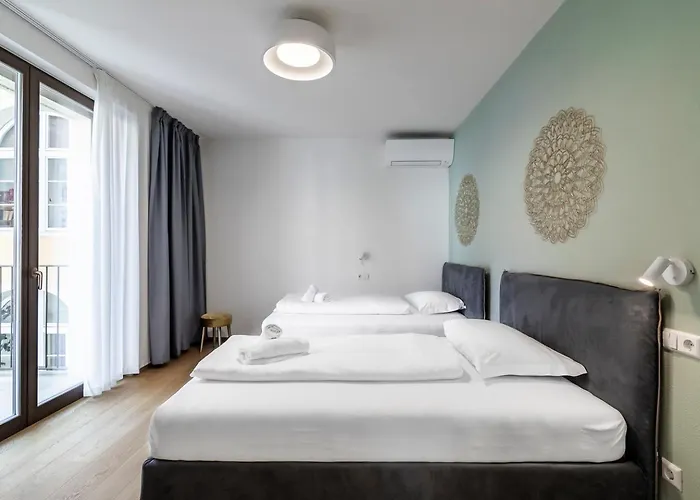 Cooper L Mavik & Attic