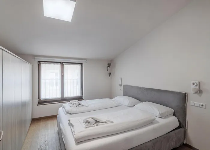 Cooper L Mavik & Attic